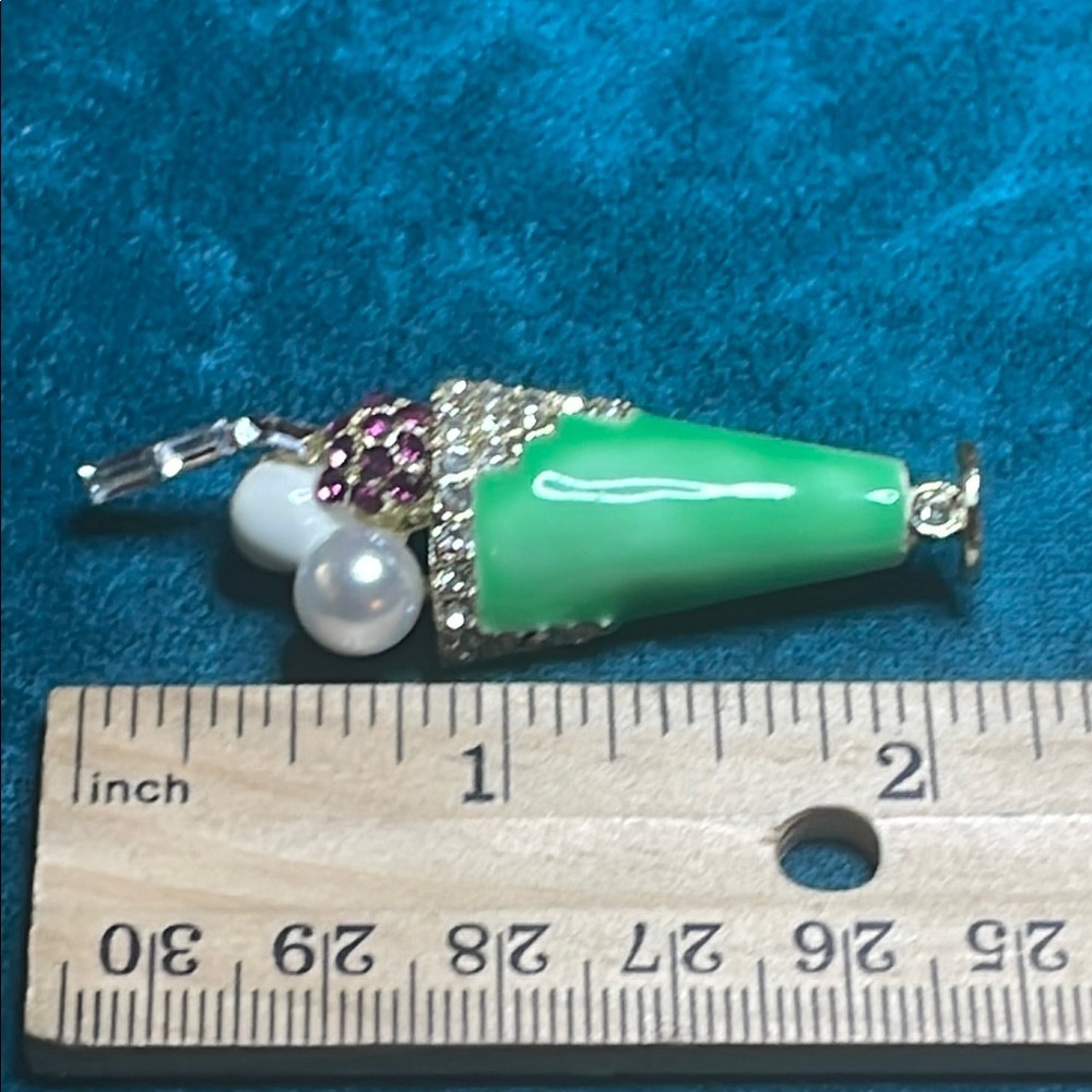 Elegant Green Milkshake Brooch - Picture 6 of 6